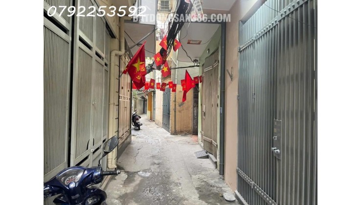 Bán Nhà Đê La Thành. Đống Đa. Diện Tích 49-52m. x 5tầng. Mặt tiền 4.2m. Giá Bán 9.5 tỷ